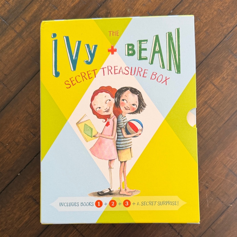 Chronicle Books Ivy + Bean Boxed Set - Series 1, 2, & 3 - Picture 7 of 10